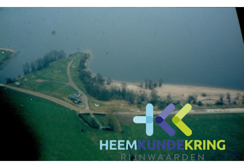 Luchtfoto Byland met drenkelingen Kerkhof Coll. G.B. Janssen F00000183